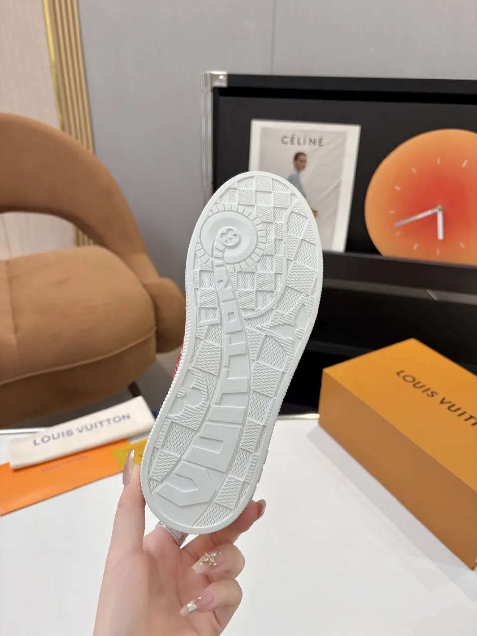 p580🐮🐮 LV couple skate shoes｜Classic jacquard, the ultimate code for a sweet outing! 👫** This pair of shoes is Louis Vuitton's love letter to fashionistas💌 - **classic presbyopic skate shoes**, the perfect choice for couples to go out on the street!  🔸 **Luxury details are a must-have**: Jacquard fabric  🔸 **So comfortable that you don’t want to take it off**: The sheepskin lining is skin-friendly and breathable, warm in autumn and winter without stuffing your feet, refreshing in spring and summer without being sticky, and you can wear it with a high-end feel in all seasons!  🔸 **Steady sense of security**: Non-slip rubber outsole, perfect grip, accompanying you through romantic streets.  **💑 Couple outfit inspiration**: ▪️ For boys, pair with leggings + baseball cap for a trendy street look!  ▪️ Girls can wear short skirts or shark pants, and the sweet and cool style is easy to choose~ **#Louis Vuitton #couple shoes #presbyopia classic** **👉 Click to collect and become the most fashionable CP in the circle of friends with him! ** Fabric: Imported cowhide/classic jacquard fabric Lining: Sheepskin lining Sole: Original rubber sole Size: Women’s size 35-42 (40/41/42 customized) Men’s size 39-45 (39.45 customized)